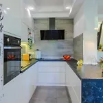 Awesome In Lido With Wifi Apartment *