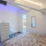Awesome In Lido With Wifi Apartment *