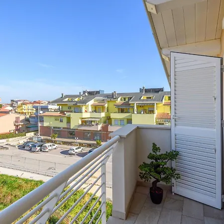 Apartment Awesome In Lido With Wifi